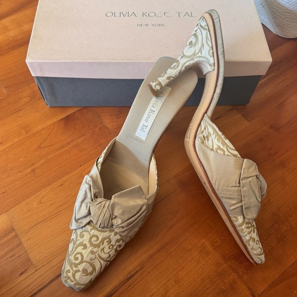 Olivia Rose Tal Silk taffeta bow mules brocade sz 9 women’s gold & Champagne - Picture 2 of 8
